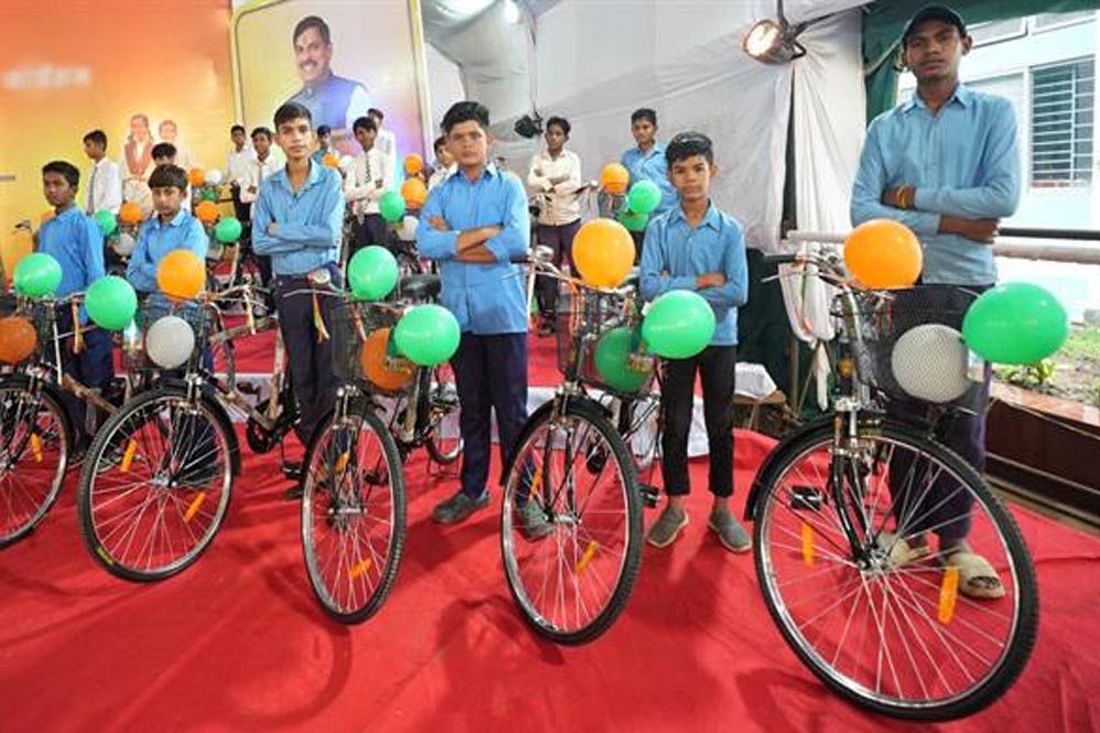 सरकारी स्कूलों में पढ़ने वाले 4.90 लाख बच्चों को नि:शुल्क साइकिल सरकारी स्कूलों में पढ़ने वाले 4.90 लाख बच्चों को नि:शुल्क साइकिल