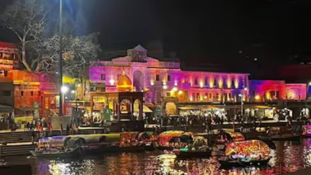 चित्रकूट में दीपावली मेले की भव्य शुरुआत, पहले दिन उमड़े 8 लाख श्रद्धालु; आज CM मोहन करेंगे कामदगिरी परिक्रमा