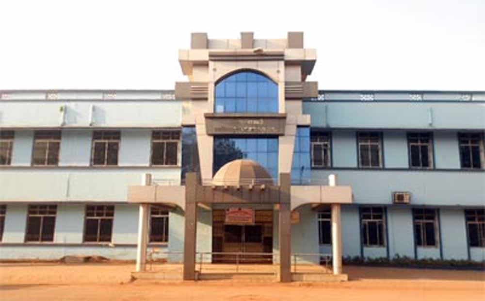 सिम्स में पकड़ाया दलाल, मरीज को बहलाने का किया प्रयास, किया पुलिस के हवाले