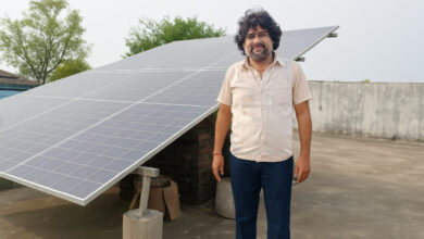 सोलर पैनल लगाकर धनेश ने पर्यावरण संरक्षण की ओर बढ़ाया कदम….