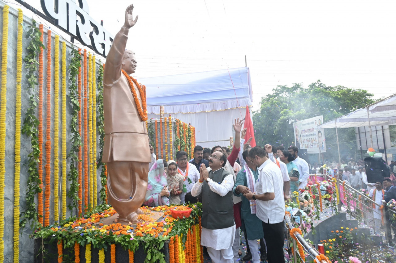 जल्दी ही वृहद स्तर पर शुरू होगा सड़कों के पुनर्निर्माण का काम – उप मुख्यमंत्री अरुण साव….. जल्दी ही वृहद स्तर पर शुरू होगा सड़कों के पुनर्निर्माण का काम – उप मुख्यमंत्री अरुण साव…..