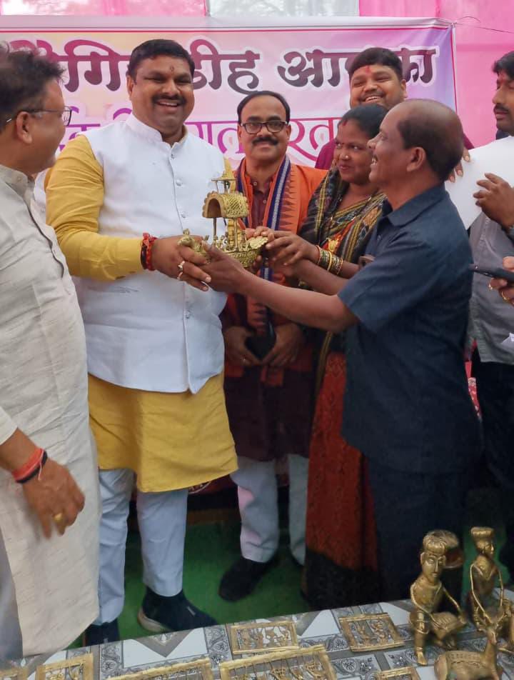 शिल्पकारों की प्रतिभा ग्रामीण अर्थव्यवस्था की सशक्त पहचान है” — मंत्री गजेन्द्र यादव….