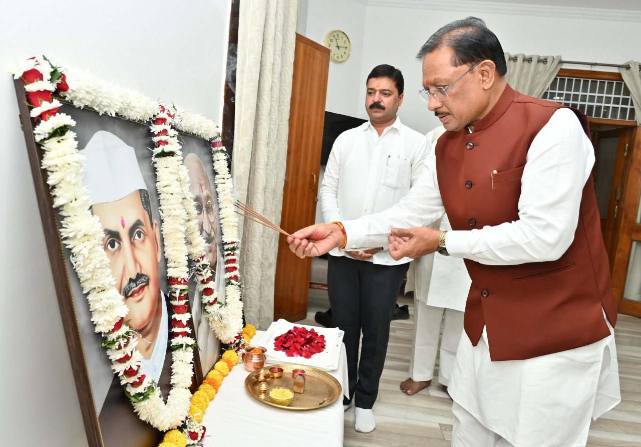 मुख्यमंत्री विष्णुदेव साय ने राष्ट्रपिता महात्मा गांधी और पूर्व प्रधानमंत्री लाल बहादुर शास्त्री को उनकी जयंती पर किया नमन….