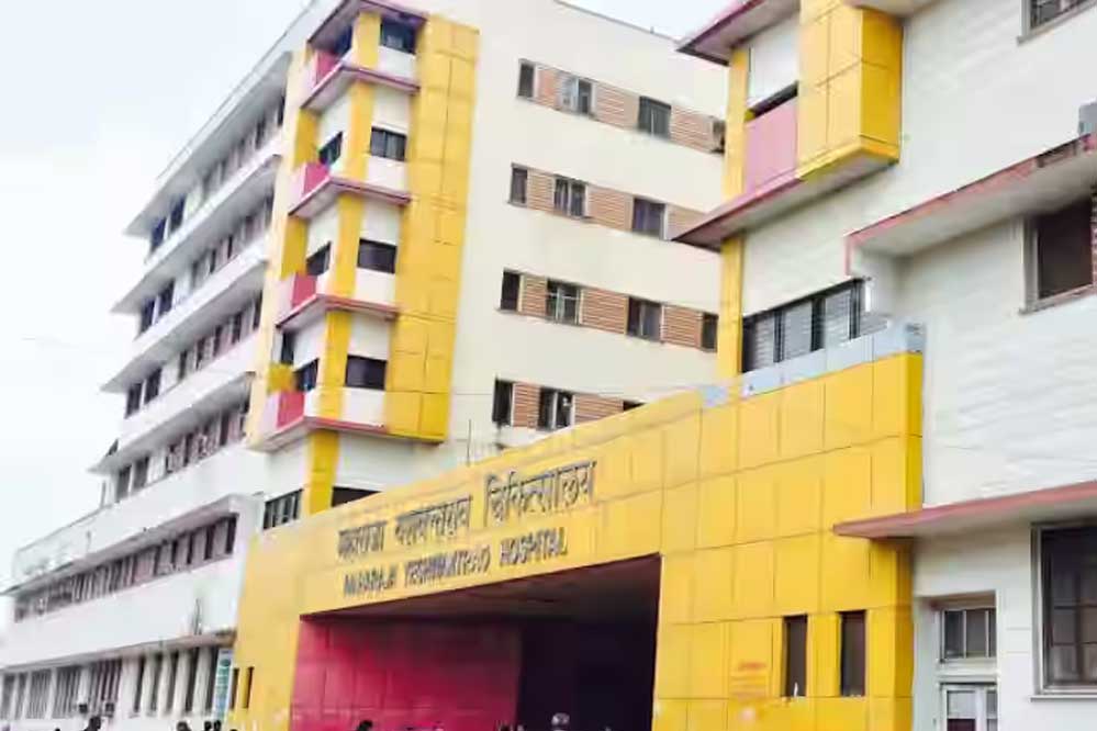 77 साल पुराना एमवाय अस्पताल अब खुद बीमार, PWD रिपोर्ट में खुलासा – सिर्फ 25 साल की बची उम्र
