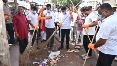 राजस्व मंत्री टंक राम वर्मा ने खेल मैदान में सफाई कर दिया स्वच्छता का संदेश….