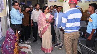 मंत्री श्रीमती लक्ष्मी राजवाड़े ने सूरजपुर जिले के ग्राम भांड़ी में उल्टी-दस्त से पीड़ित ग्रामीणों से की मुलाकात….