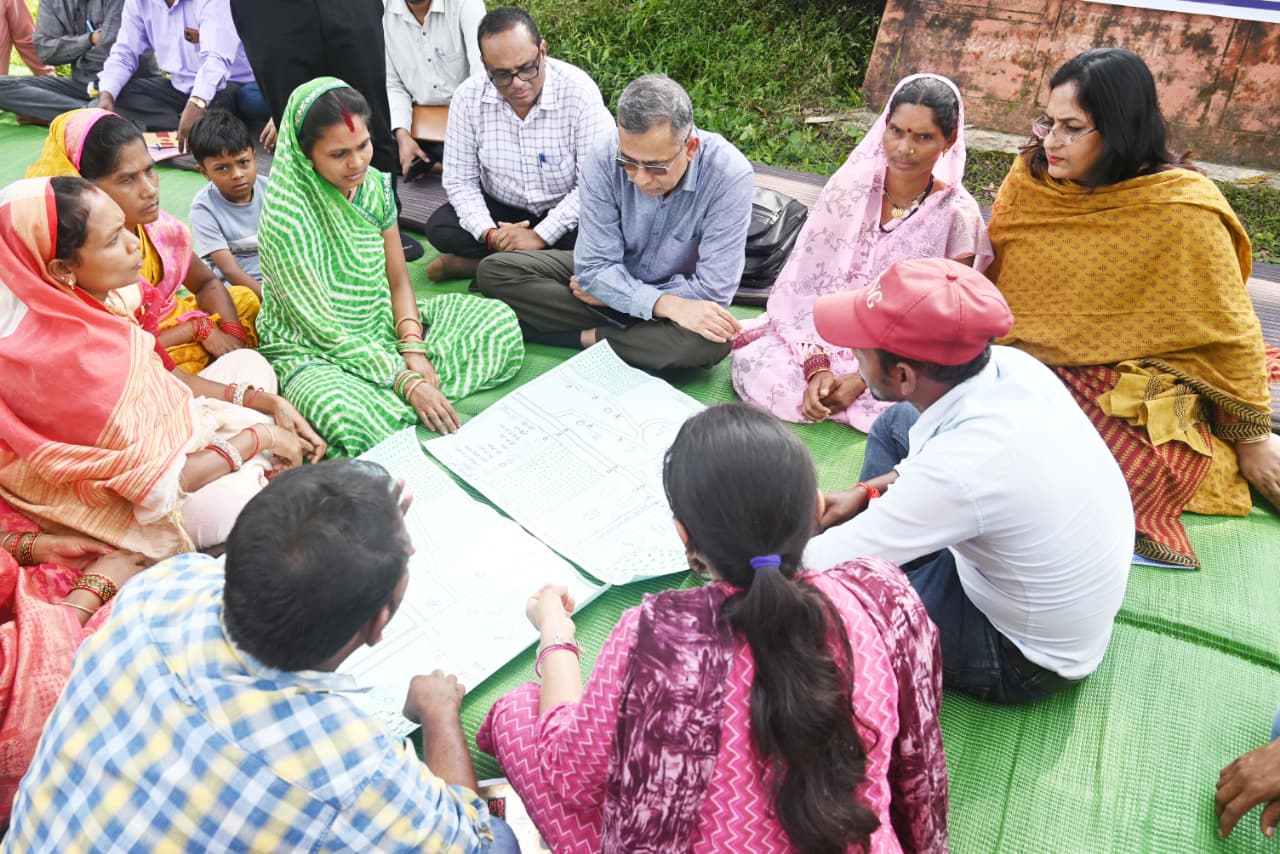 आदि कर्मयोगी अभियान के राज्य नोडल अधिकारी एम. राज मुरूगन कबीरधाम के ग्रामीणों से किया सीधा संवाद….