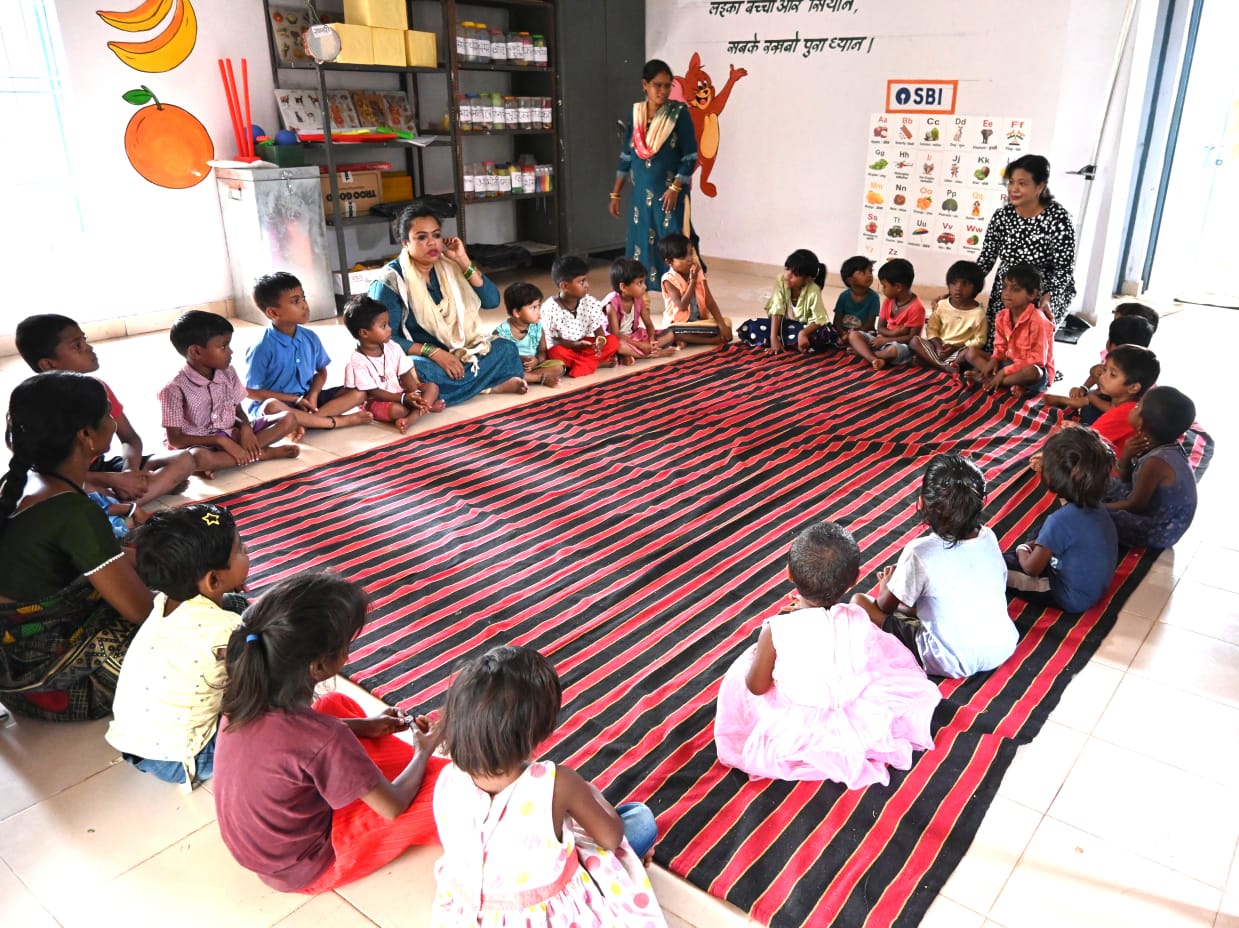 आंगनबाड़ी केंद्रों की बदली तस्वीर खेलते-खिलखिलाते नन्हे कदमों से संवर रहा भविष्य….