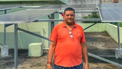 हजारों रूपए का बिजली बिल अब नहीं चुकाना पड़ता राजीव को छत पर सोलर प्लांट लगाने से जीरों हुआ बिजली का बिल….