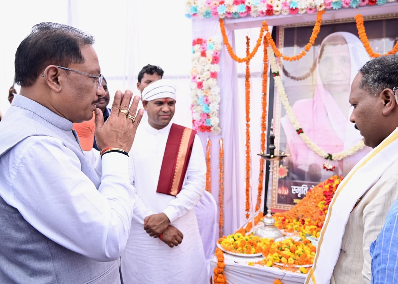 मुख्यमंत्री विष्णु देव साय ने दिवंगत चन्दन बाई जी को दी श्रद्धांजलि: शोक संतप्त परिवार से मिलकर व्यक्त की संवेदना….