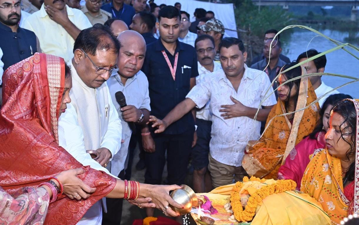 मुख्यमंत्री विष्णु देव ने जशपुर में दुलदुला छठ घाट में सूर्य को दिया अर्घ्य: प्रदेश की सुख-समृद्धि और खुशहाली की कामना की…..