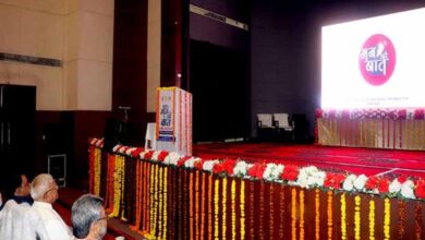 पुस्तकीय ज्ञान के साथ समसामयिक जानकारी जरूरी : राज्यपाल पटेल