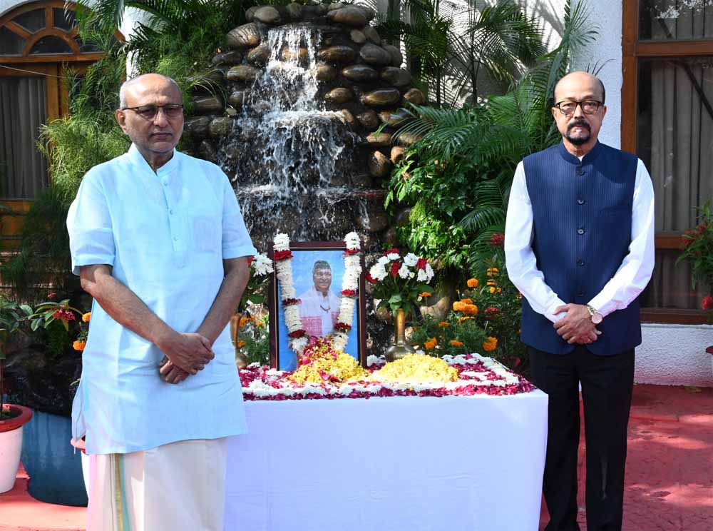 उप राष्ट्रपति, राज्यपाल एवं मुख्यमंत्री ने भारत रत्न डॉ. भूपेन हजारिका की पुण्यतिथि पर उन्हें किया नमन