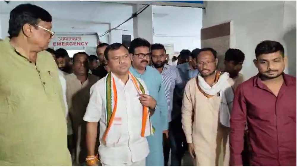 रेल हादसे के घायलों से मिलने पहुंचे PCC चीफ बैज, कहा – जिम्मेदार अधिकारियों पर हो सख्त कार्रवाई रेल हादसे के घायलों से मिलने पहुंचे PCC चीफ बैज, कहा – जिम्मेदार अधिकारियों पर हो सख्त कार्रवाई