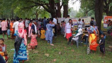 बीजापुर में विकास की दस्तकः धुर माओवाद प्रभावित क्षेत्र के सात गांवों में पहली बार लगा मेगा हेल्थ कैंप