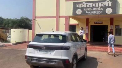 महाराष्ट्र पासिंग कार से 3 करोड़ कैश बरामद, रायपुर से नागपुर ले जाई जा रही थी रकम महाराष्ट्र पासिंग कार से 3 करोड़ कैश बरामद, रायपुर से नागपुर ले जाई जा रही थी रकम