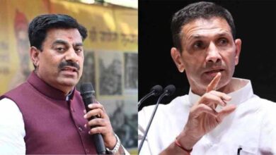 PCC चीफ पर बरसे विधायक: महाकाल दर्शन पर आपत्ति, हज जाते तो फूल बरसाते! PCC चीफ पर बरसे विधायक: महाकाल दर्शन पर आपत्ति, हज जाते तो फूल बरसाते!