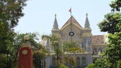 टाइपिंग गलती ने दिलाई एक साल की सजा: हाईकोर्ट ने कलेक्टर पर 2 लाख रुपये जुर्माना लगाया टाइपिंग गलती ने दिलाई एक साल की सजा: हाईकोर्ट ने कलेक्टर पर 2 लाख रुपये जुर्माना लगाया