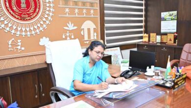 गौरेला पेंड्रा मरवाही : कलेक्टर ने आदिवासी बालक छात्रवास निमधा का निरीक्षण किया