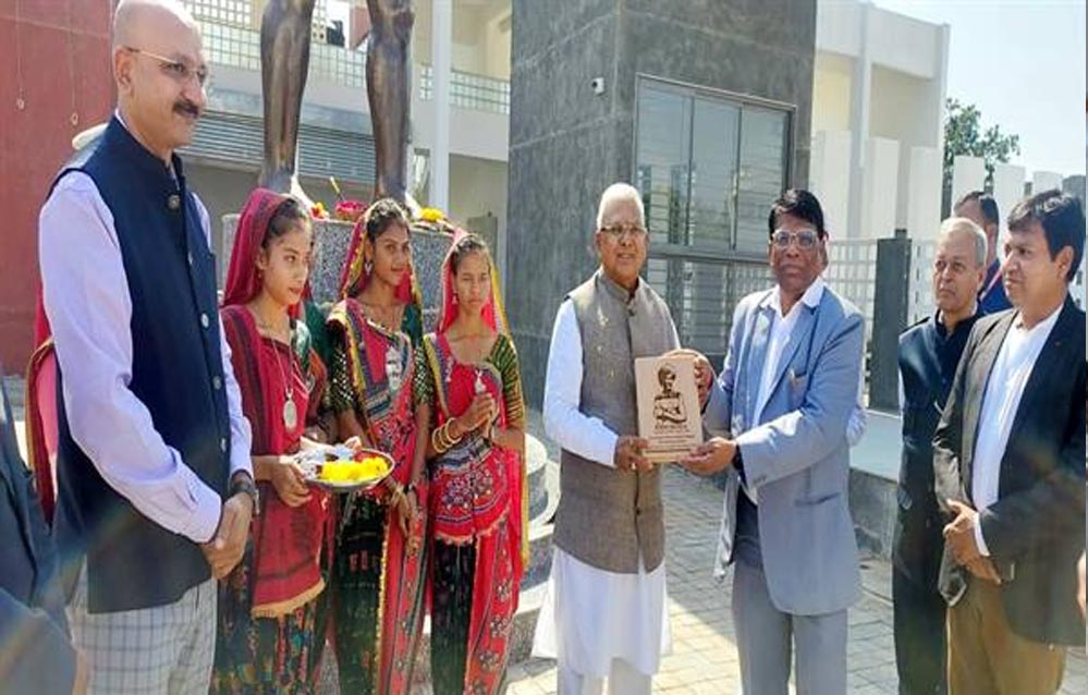 राज्यपाल  पटेल ने गुजरात के बिरसा मुंडा जनजातीय विश्वविद्यालय राजपीपला का किया भ्रमण