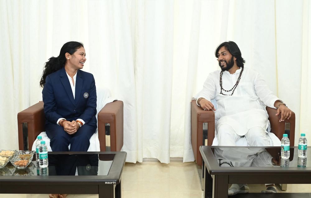 रायपुर : भारतीय महिला क्रिकेट टीम की फिजियोथैरेपिस्ट आकांक्षा सत्यवंशी ने की मंत्री एवं सतनामी समाज के गुरु खुशवंत साहेब से सौजन्य भेंट रायपुर : भारतीय महिला क्रिकेट टीम की फिजियोथैरेपिस्ट आकांक्षा सत्यवंशी ने की मंत्री एवं सतनामी समाज के गुरु खुशवंत साहेब से सौजन्य भेंट