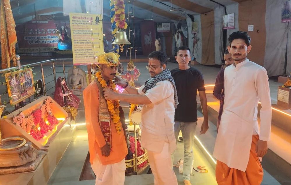 खंडवा में मुस्लिम युवक ने दिखाया सनातन प्रेम, महादेवगढ़ मंदिर की चौकीदारी संभालेंगे