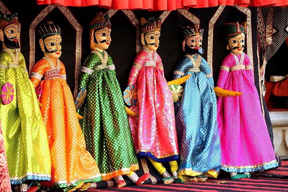 बलौदाबाजार : राज्योत्सव 2025 : दूसरी शाम रंग झरोखा की प्रस्तुति ने बांधा शमा, कठपुतली नृत्य ने खूब बटोरी तालियां