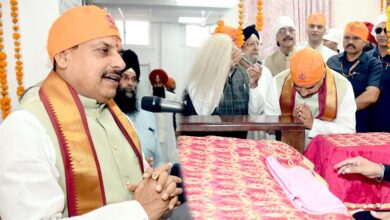 केसरिया पगड़ी में मोहन यादव ने गुरुनानक जयंती पर गुरुद्वारा में दी श्रद्धांजलि, सिक्खों के बलिदान को किया याद