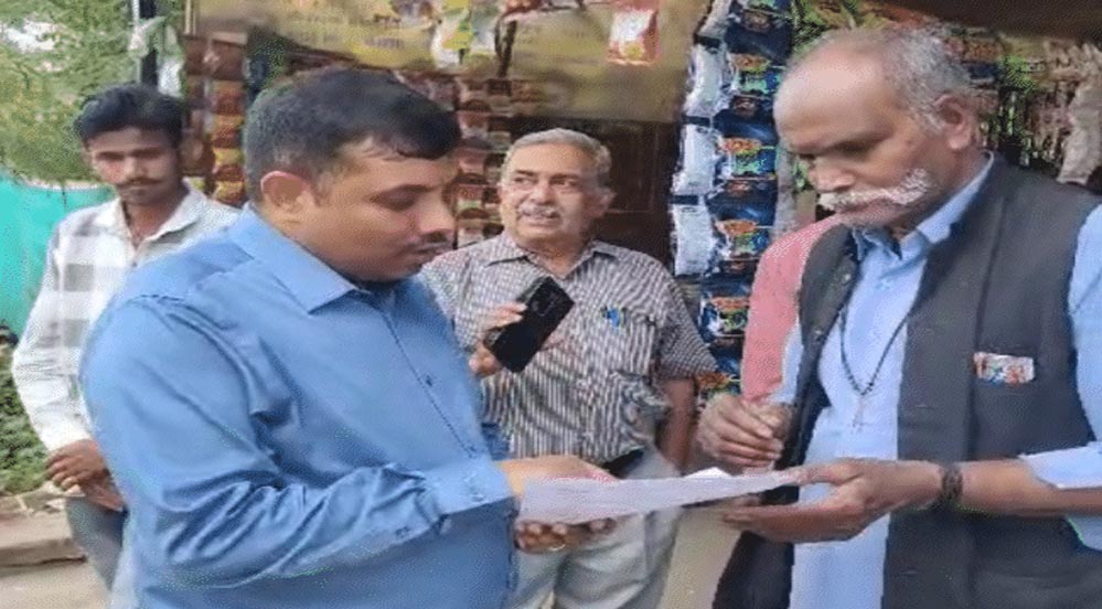 भोपाल में पहली बड़ी कार्रवाई: डोर-टू-डोर सर्वे में अनुपस्थित बीएलओ को कलेक्टर ने किया बर्खास्त