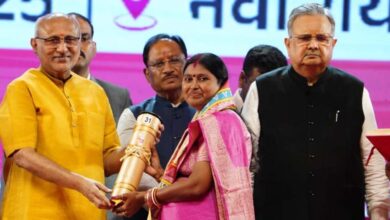 रायपुर : छत्तीसगढ रजत महोत्सव-2025 : उप राष्ट्रपति  सीपी राधाकृष्णन ने छत्तीसगढ़ के 34 अलंकरण से 37 विभूतियों एवं 4 संस्थाओं को किया सम्मानित