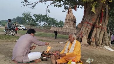 खजुराहो: जवारी मंदिर की मूर्ति विवाद पर राकेश दलाल ने मंदिर के सामने बगलामुखी हवन कर पूजा-अर्चना की