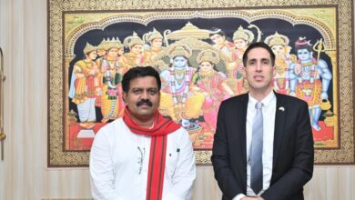 रायपुर : उपमुख्यमंत्री  विजय शर्मा से इस्राइल के आर्थिक प्रतिनिधि  यैर ओशेरॉफ की सौजन्य भेंट