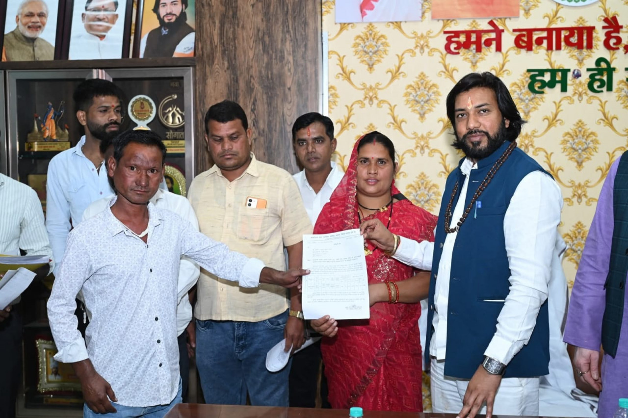 कैबिनेट मंत्री गुरु खुशवंत साहेब जी ने आरंग के क्षेत्रीय कार्यालय में किया जनदर्शन….