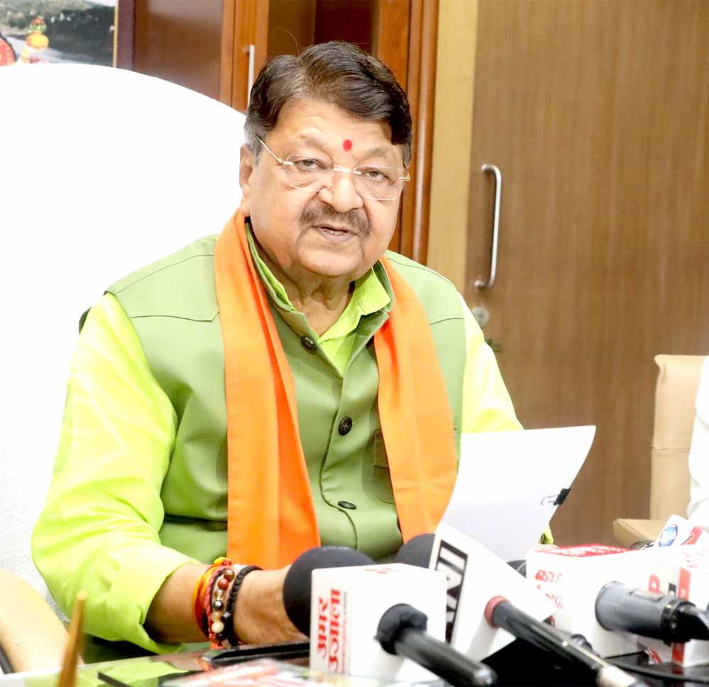 कैलाश विजयवर्गीय का बयान: मदरसों में पढ़ाने वालों की जानकारी सरकार के पास होनी चाहिए