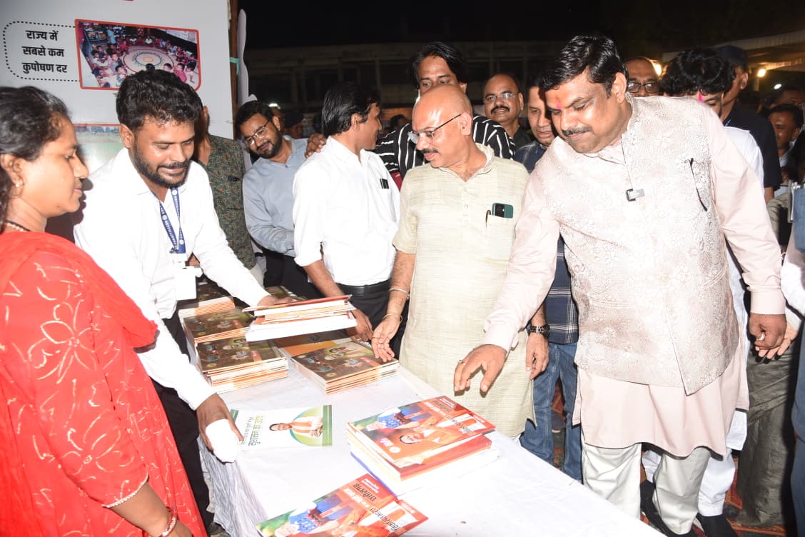 रजत जयंती महोत्सव 2025 : स्कूल शिक्षा मंत्री गजेन्द्र यादव ने किया स्टॉलों का अवलोकन, योजनाओं की सराहना की…