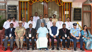 उप राष्ट्रपति ने राजभवन परिवार के साथ कराई फोटोग्राफी…. उप राष्ट्रपति ने राजभवन परिवार के साथ कराई फोटोग्राफी….