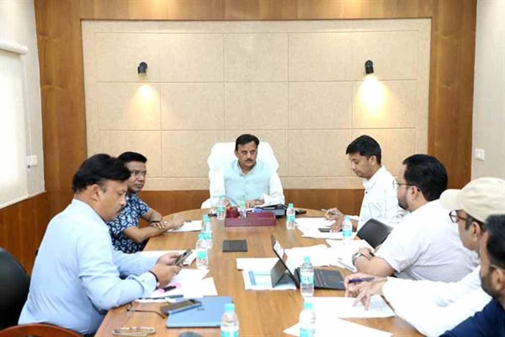 उप मुख्यमंत्री शुक्ल ने स्वास्थ्य संस्थानों के उन्नयन प्रस्तावों की वृहद समीक्षा की