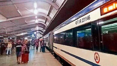 भोपाल-Delhi ट्रेनें रेंग रहीं पटरी पर! वंदे भारत को छोड़ बाकी एक्सप्रेस ट्रेनें घंटों लेट