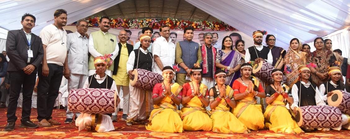 जीवन की सफलता केवल डिग्री लेने में नहीं, बल्कि संस्कृति एवं संस्कारों को अपनाकर जीवन जीने में- राजस्व मंत्री टंक राम वर्मा….