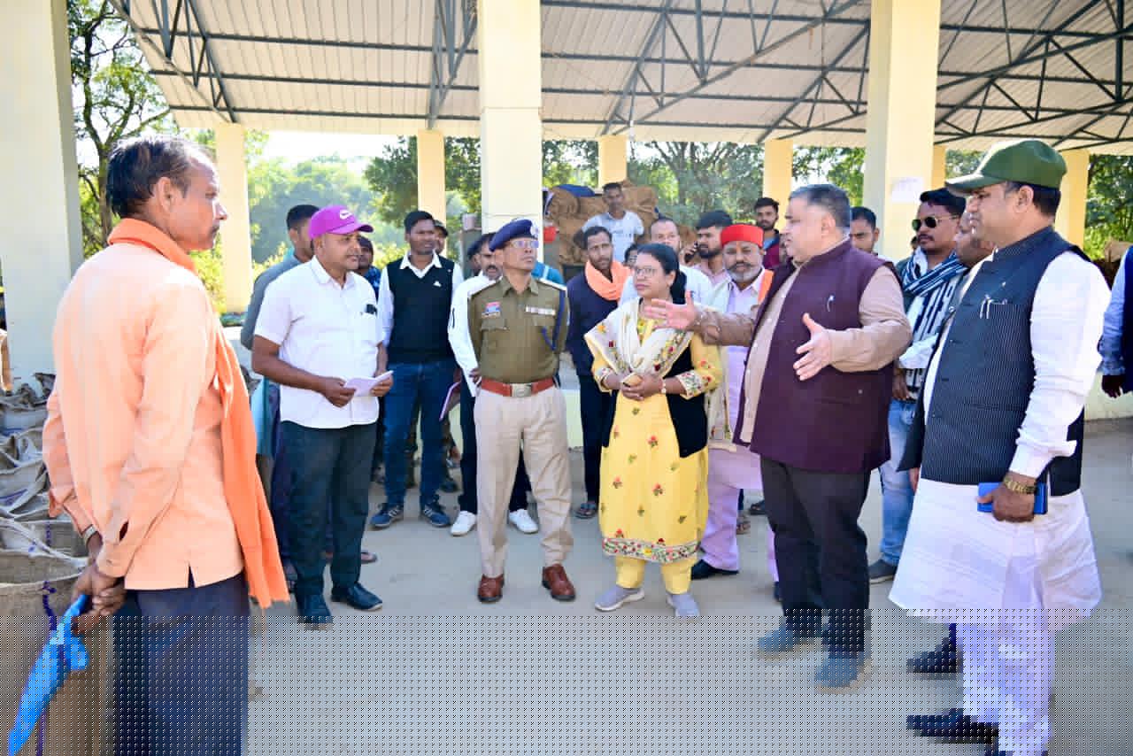 पर्यटन एवं संस्कृति मंत्री राजेश अग्रवाल ने धान खरीदी केंद्र पेन्ड्रा एवं कोडगार का किया व्यापक निरीक्षण….